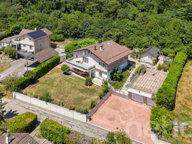 Maison familiale divisée en 2 lots, vue sur le lac et les Alpes