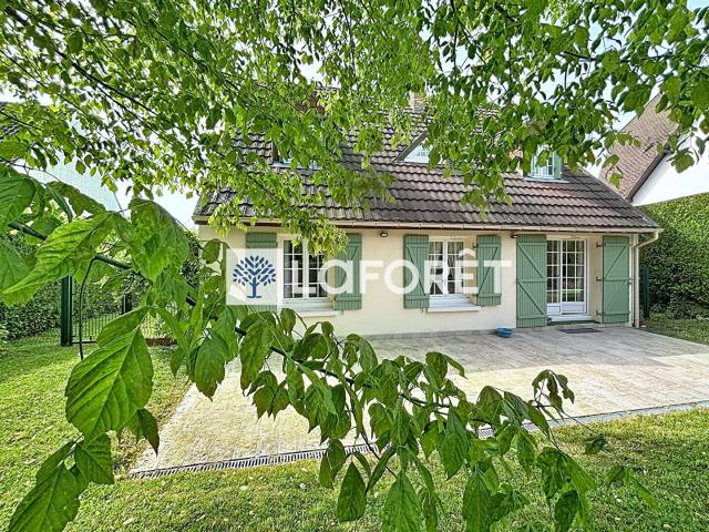 Maison familiale et lumineuse de 160 m², terrain de 790 m² e. 163m² Saint Nom la Bretèche