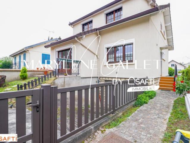 Maison familiale élevée sur sous sol total !