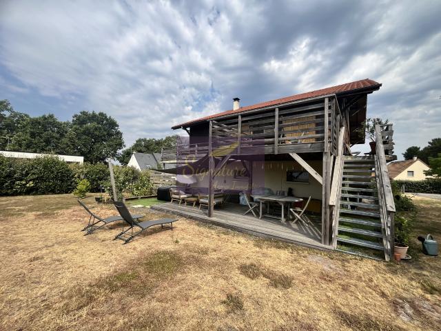 Maison familiale en ossature bois de 145 m2, quatre chambres. Terrain de 1824 m2 garage double