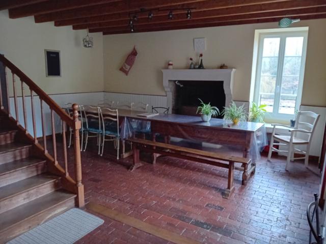 Maison familiale en bordure de rivière avec dépendance aména
