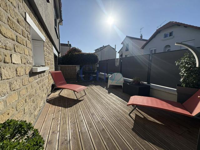MAISON FAMILIALE EN EXCELLENT ETAT AVEC JARDIN ET TERRASSE DE PLAIN PIED