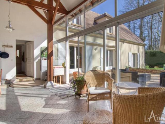 Maison familiale à 10mn de la gare de RER de Cergy– 200m² de calme absolu