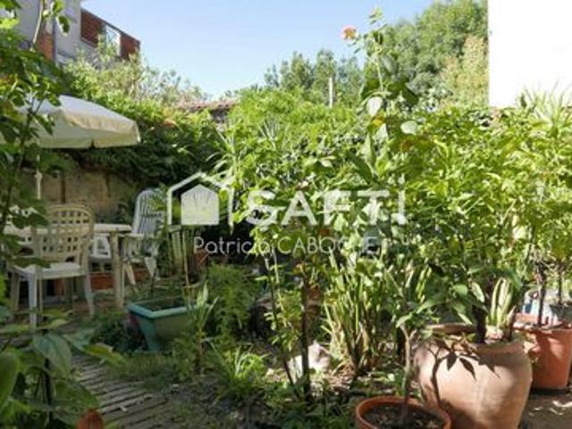 Maison familiale en pierre avec jardin garage et cave