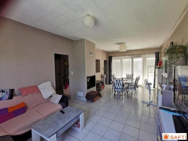 Maison familiale en pierre avec piscine et garage