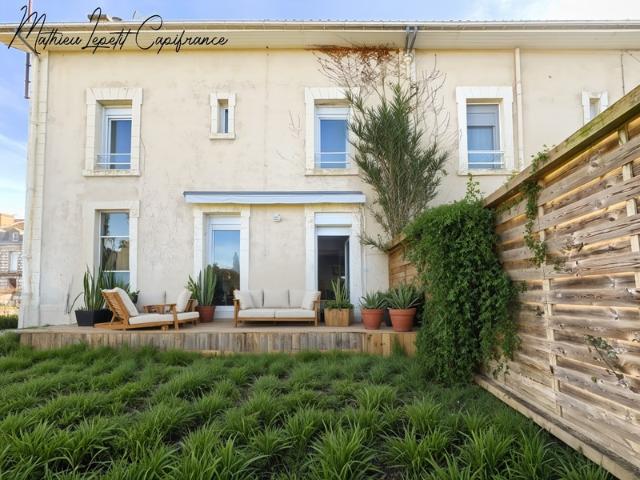 MAISON FAMILIALE ENTIÈREMENT RÉNOVÉE – VOLUMES GÉNÉREUX 7 PIECES PERIGUEUX 24