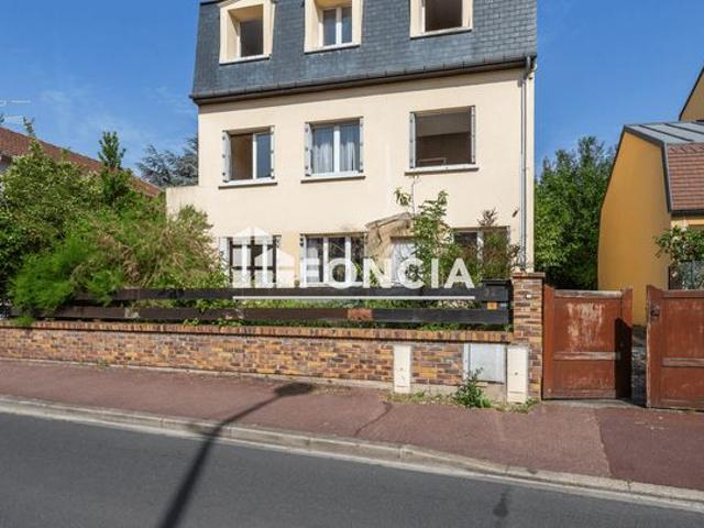 Maison Familiale entre la coulée vetre et la mairie
