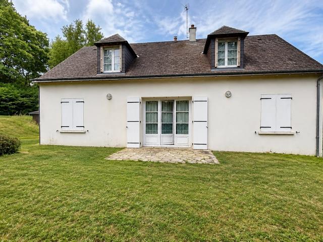Maison familiale environ 160m2 / 5 Chambres, jardin clos et terrain arboré