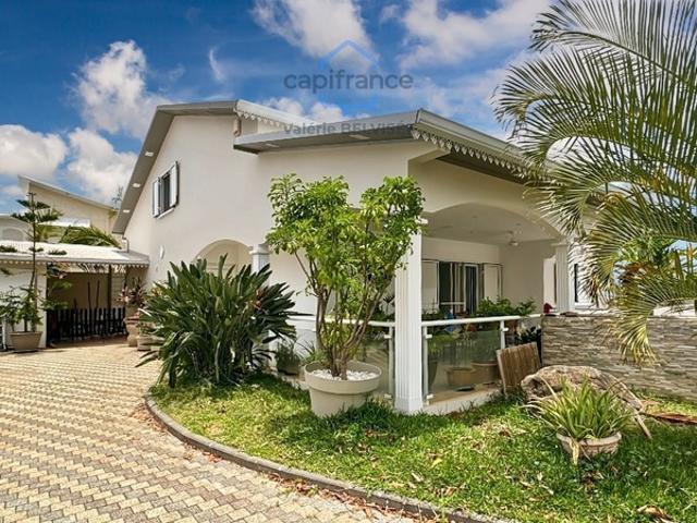 VILLA FAMILIALE F5 AVEC PISCINE, VUE DÉGAGÉE ET SUPERBES VOLUMES – SAINT LOUIS