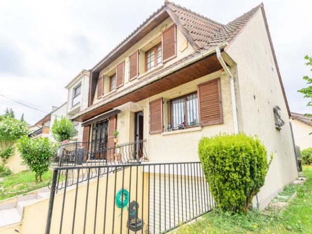 MAISON FAMILIALE F7 4 NIVEAUX SOUS SOL FORT POTENTIEL
