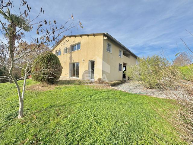 Maison familiale + hangar de 312m2: vivez chez vous, travaillez sur place