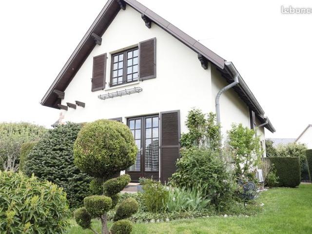 Maison familiale | Jardin paysager et terrasse | Quartier résidentiel Ensisheim