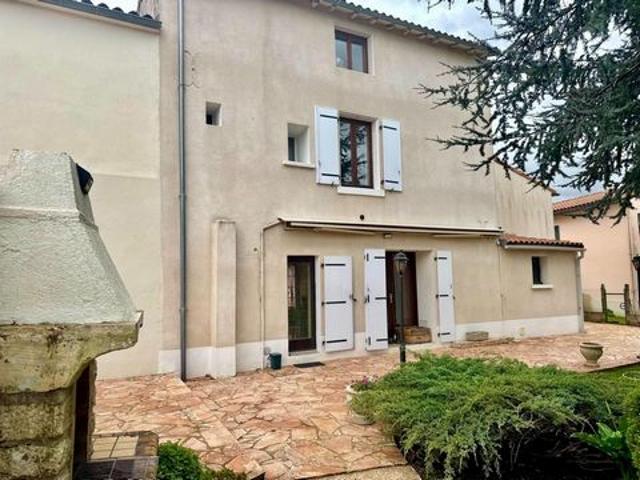 Maison familiale, jardin, piscine et double garage