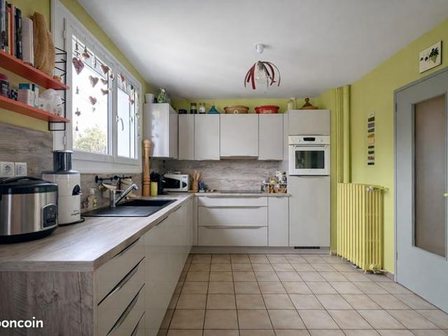 Maison familiale + jardin + sous sol complet… le combo parfait