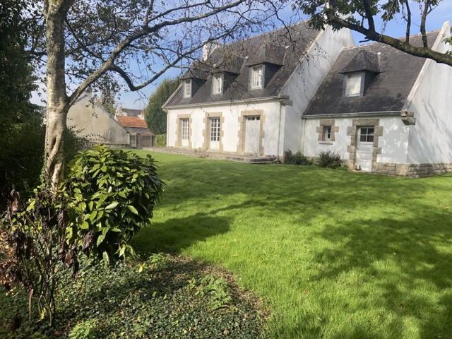 Maison familiale lumineuse avec grand jardin ? tout à pied au
