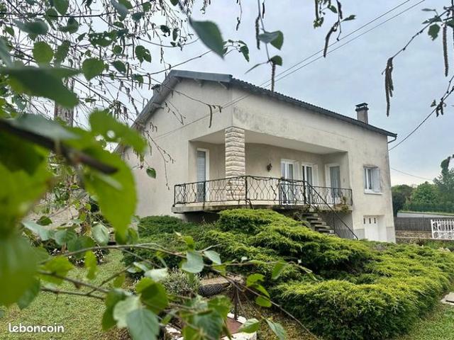 Maison familiale lumineuse avec grange et annexe offrant de nombreuses possibilités située à L'Isle Jourdain 86150