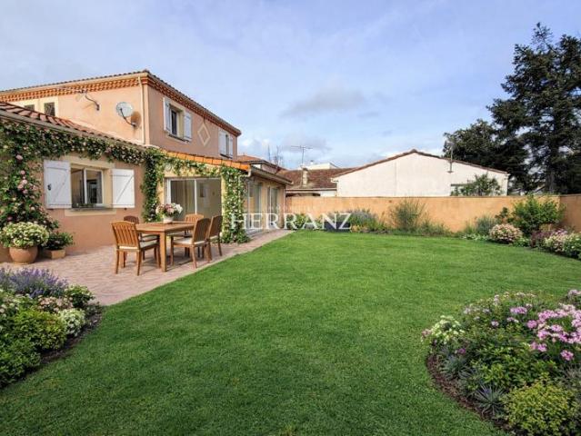 Maison familiale lumineuse de 173 m2 4 chambres jardin