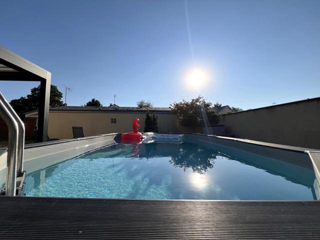 Maison familiale prête à vivre 4 chambres piscine double garage