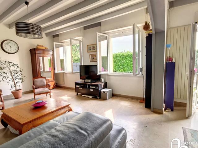 MAISON FAMILIALE proche Branne