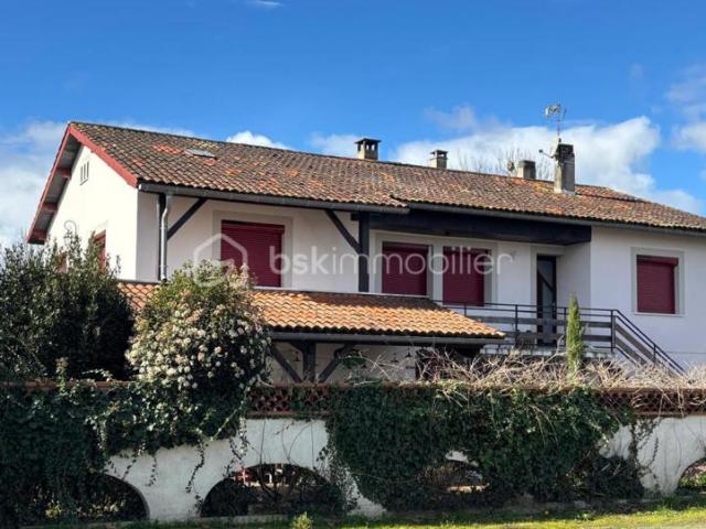 MAISON AVEC PISCINE CENTRE BOURG COUFOULEUX