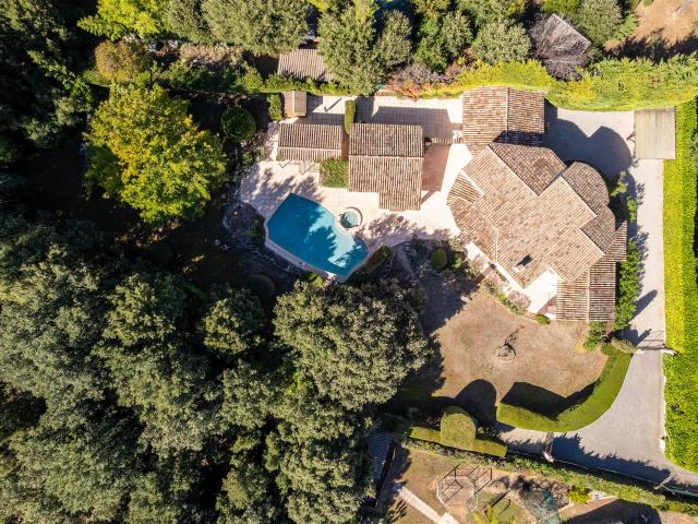 Maison familiale proche des commodités 205m² Roquefort les Pins