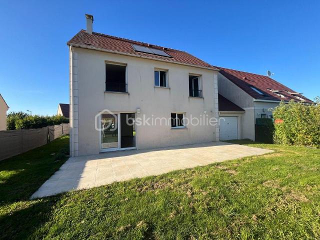 Maison familiale récente: 5 chambres, beaux volumes et confort moderne !