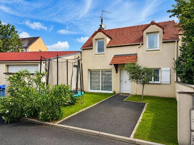 Maison familiale récente en cœur de ville – Le Perray en Yvelines