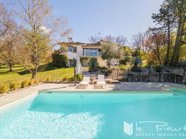 Maison familiale rénovée avec vue dominante, piscine et studio indépendant dans le quartier Bellevue à Albi