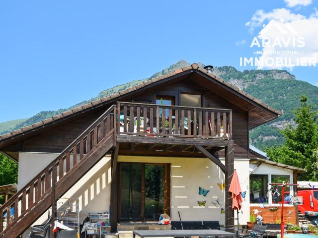 Maison familiale rénovée avec vue imprenable sur le Marcelly 108m² Châtillon sur Cluses