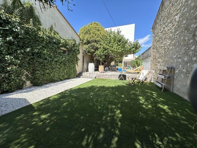 Maison familiale rénovée avec jardin et piscine