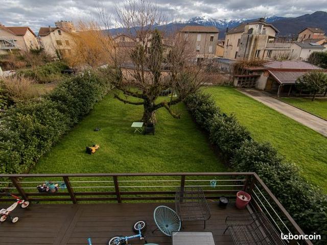 Maison familiale rénovée avec jardin