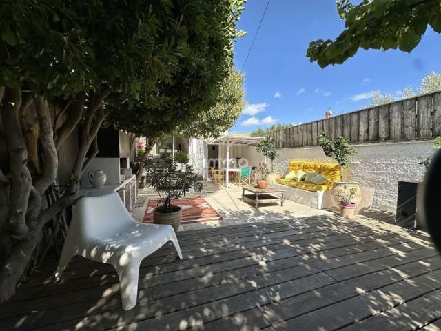 Maison familiale rénovée avec jardin et piscine