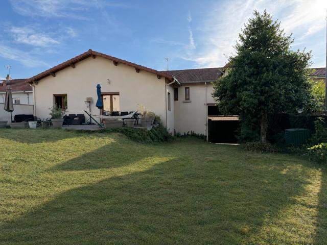 Maison familiale rénovée avec jardin Le Chambon Feugerolles