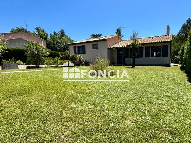 Maison familiale rénovée avec parc arboré de 1 900 m², terrasse et piscine