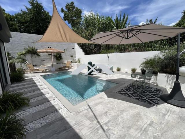 Maison familiale rénovée avec piscine chauffée Saint Andr