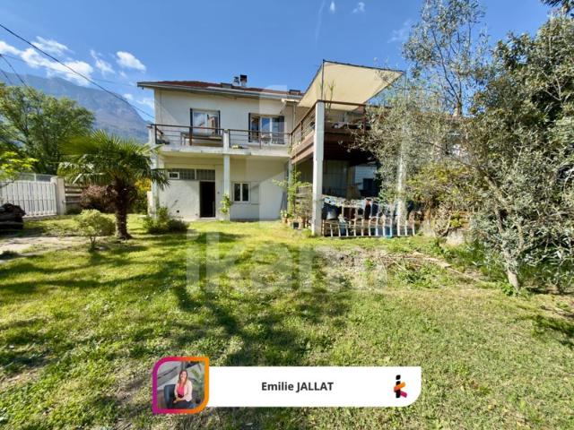 Maison familiale rénovée de 210 m2 avec studio indépendant e