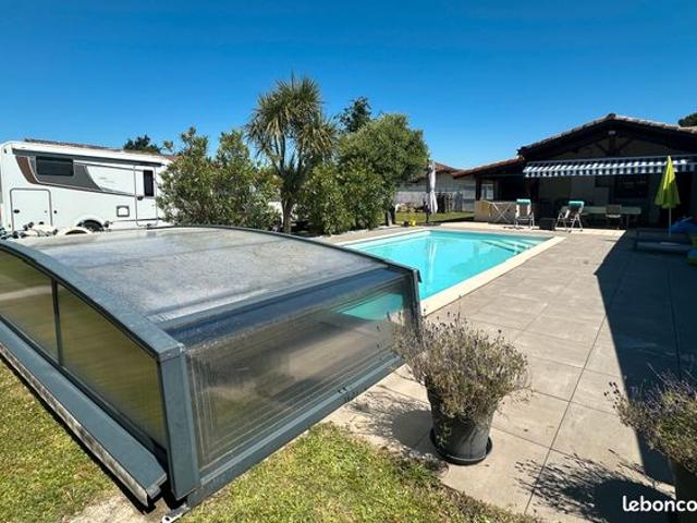 MAISON FAMILIALE SUR 1 800 m² AVEC PISCINE ET LOCAL COMMERCIAL