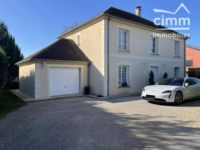 Maison familiale sur 2 200 m² de terrain clos 158m² Coulommiers