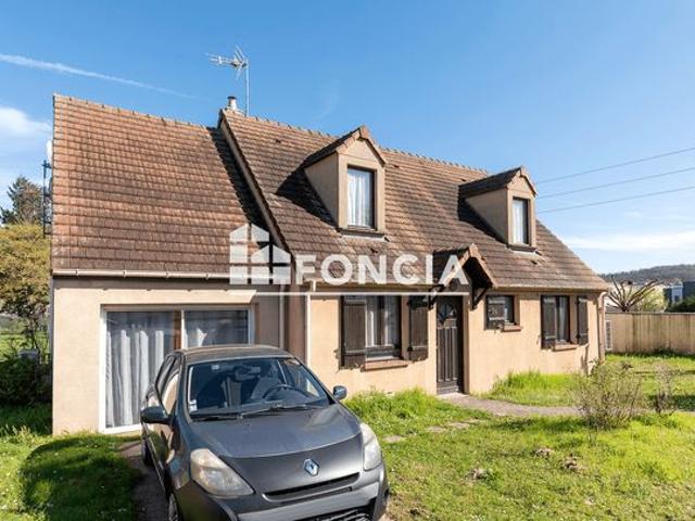 Maison familiale sur terrain de 1 000 m² – Beaux volumes