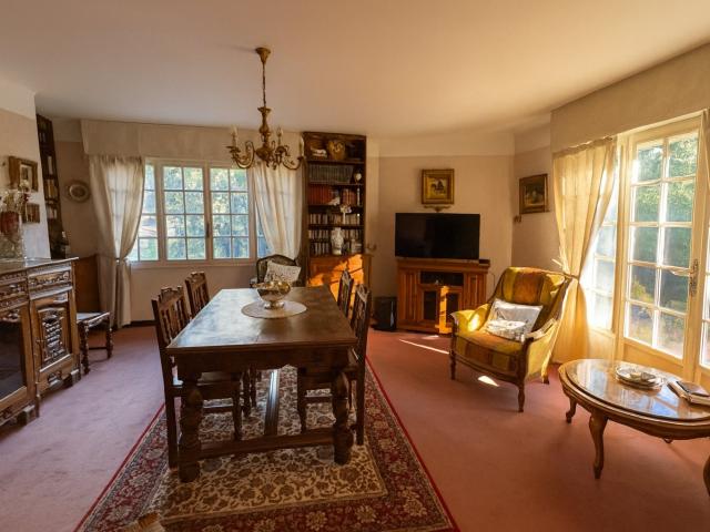 Maison familiale individuelle sur beau terrain arboré à vendre à Tarnos