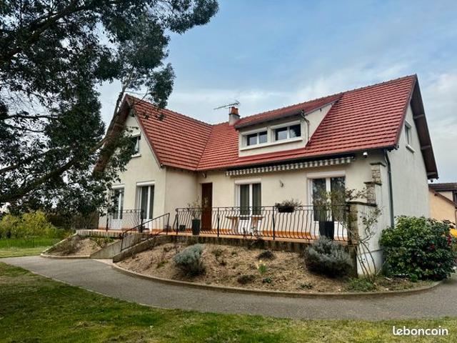 Maison familiale sur sous sol 178m² + garage camping car 67m²