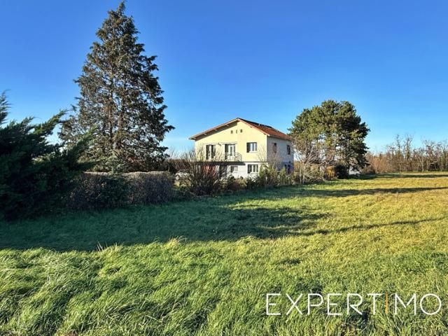 MAISON FAMILIALE SANS VOISIN 209 M2 À MUR SUR ALLIER TERRAIN
