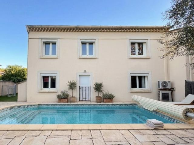 Maison Familiale Spacieuse avec Piscine
