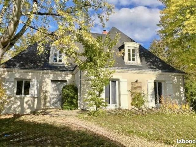 Maison familiale spacieuse avec piscine et studio | Centre ville Fondettes | Jardin 1600 m²
