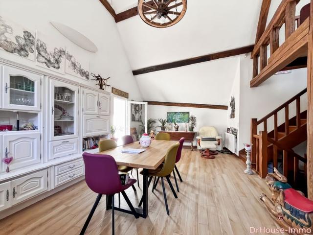 Maison familiale spacieuse et charmante à Bar sur Seine, avec 7 chambres, jardin paysager et terrasse.Maison d'habitation