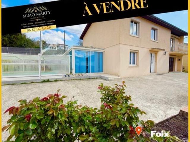 Maison familiale T5, 145m2 habitables sur 672m2 de terrain clos et arboré avec piscine couverte chauffée + double garage