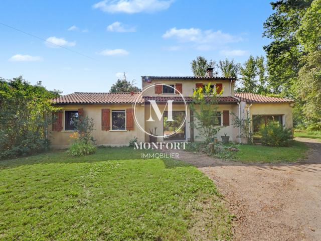 Maison familiale T6 de 137m2 sur terrain de 2 900 m2 à 5 minutes de Lavaur