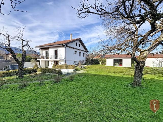 Maison à vendre Hyper Centre Valleiry 74520 – Proche frontière Suisse – Terrain 1 120 m² – Appartement indépendant – Garage 75 m²– Valleiry