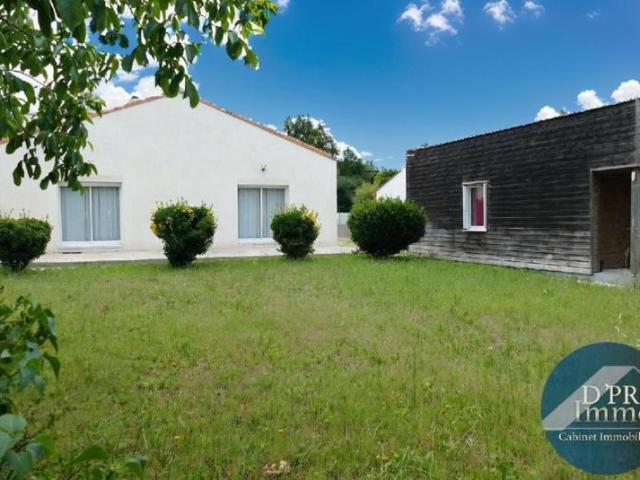 Maison familiale 143 m² de plain pied avec jardin clos et 2 garages