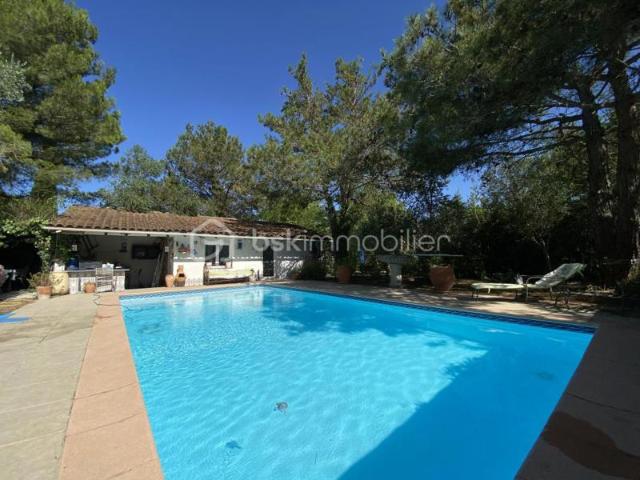 MAISON FAMILIALE 142 M2 TERRAIN 2020 M2 3 CHAMBRES VÉRANDA PISCINE